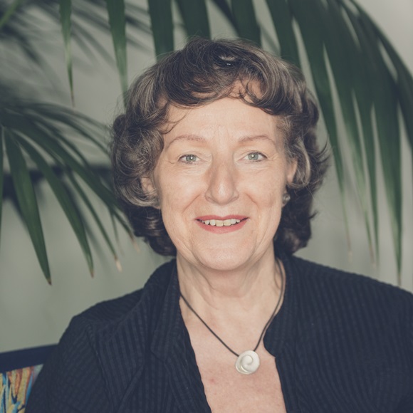 Dr. Silvia Hüge